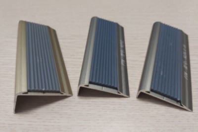 Nẹp chống trượt cầu thang NLP12