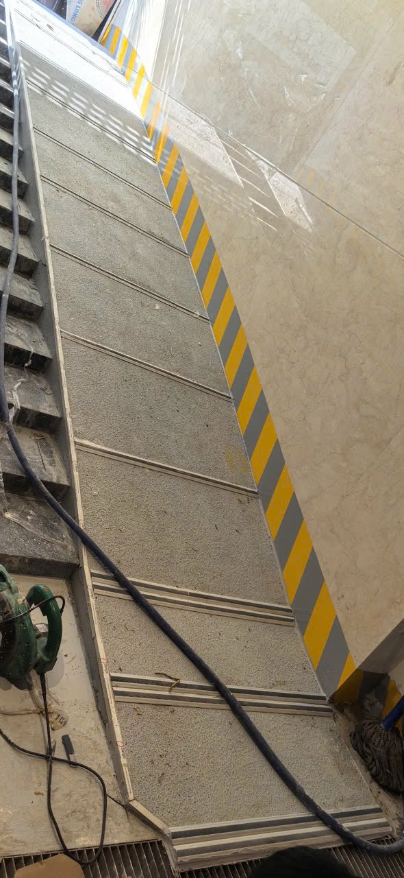 Thi-công-chống-trượt-ram-rốc-bằng -tấm-composite- 62 Nguyễn Trường Tộ 