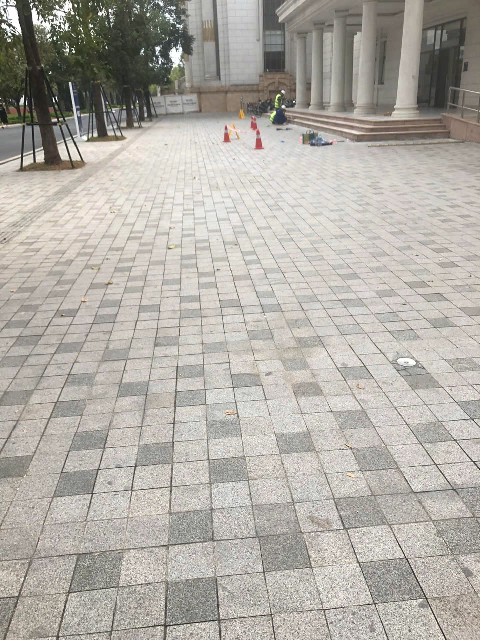 thi công nẹp chống trượt - Trường đại học Vinuniversity