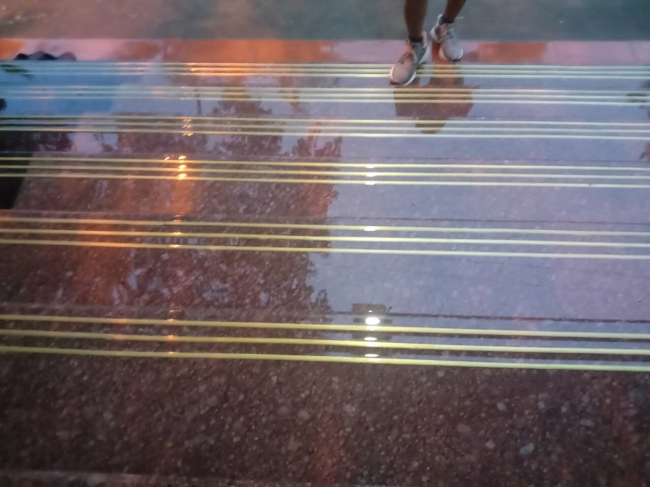 Thi -công -chỉ -đồng -chống -trượt -cho- khách- sạn- Vân Long - Từ Sơn Bắc Ninh