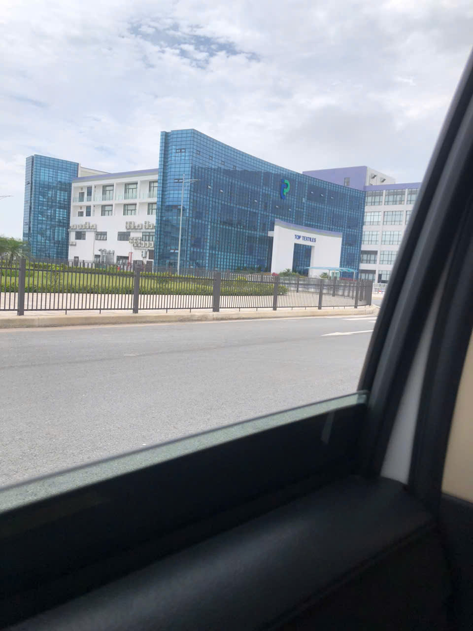 Thi -công -chống -trượt -sàn -gạch- men - Nhà máyTop text Tile của Nhật Bản 