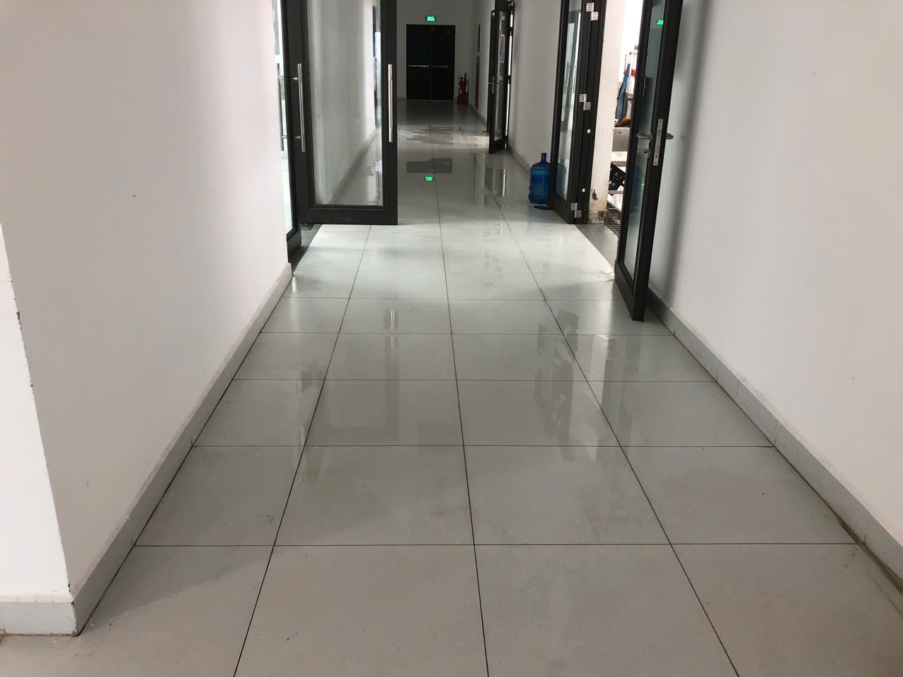 Thi -công -chống -trượt -sàn -gạch- men - Nhà máyTop text Tile của Nhật Bản 