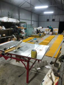 Gia- công- tấm-composite- chống- trượt - cho Tổ Hợp cơ khí Trường Hải Thaco