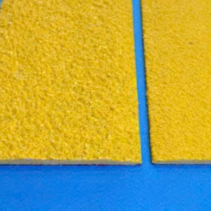 Tấm ốp chống trượt cầu thang FRP composite kích thước 80x30x600mm