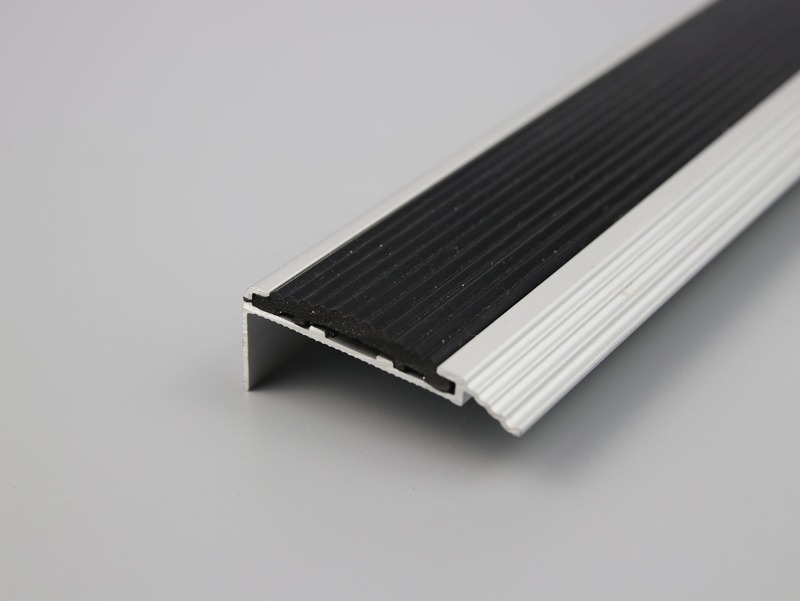 Nẹp chống trượt cầu thang