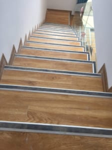 nẹp nhôm chống trượt cầu thang và tấm ốp