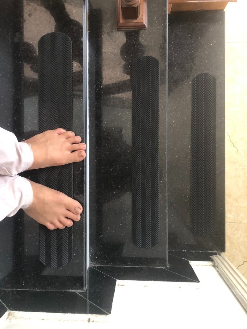 Tấm dán chống trượt có dễ cắt chỉnh