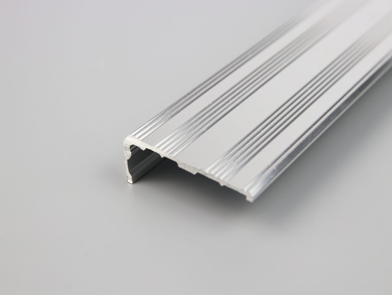 Thi công nẹp nhôm chống trơn