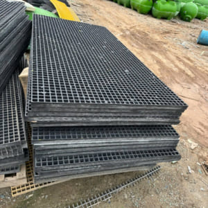 Tấm sàn grating composite frp kích thước 1220 x 2440 x 25 mm