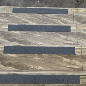 Miếng Dán Chống Trượt Cầu Thang CTpro – Giải Pháp Chống Trơn Trượt An Toàn, Hiệu Quả.